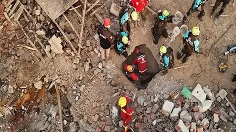 Konya'da çöken binaya ilişkin bilirkişi raporu: Duvarlar ince olduğu için yıkılmış olma olasılığı yüksek