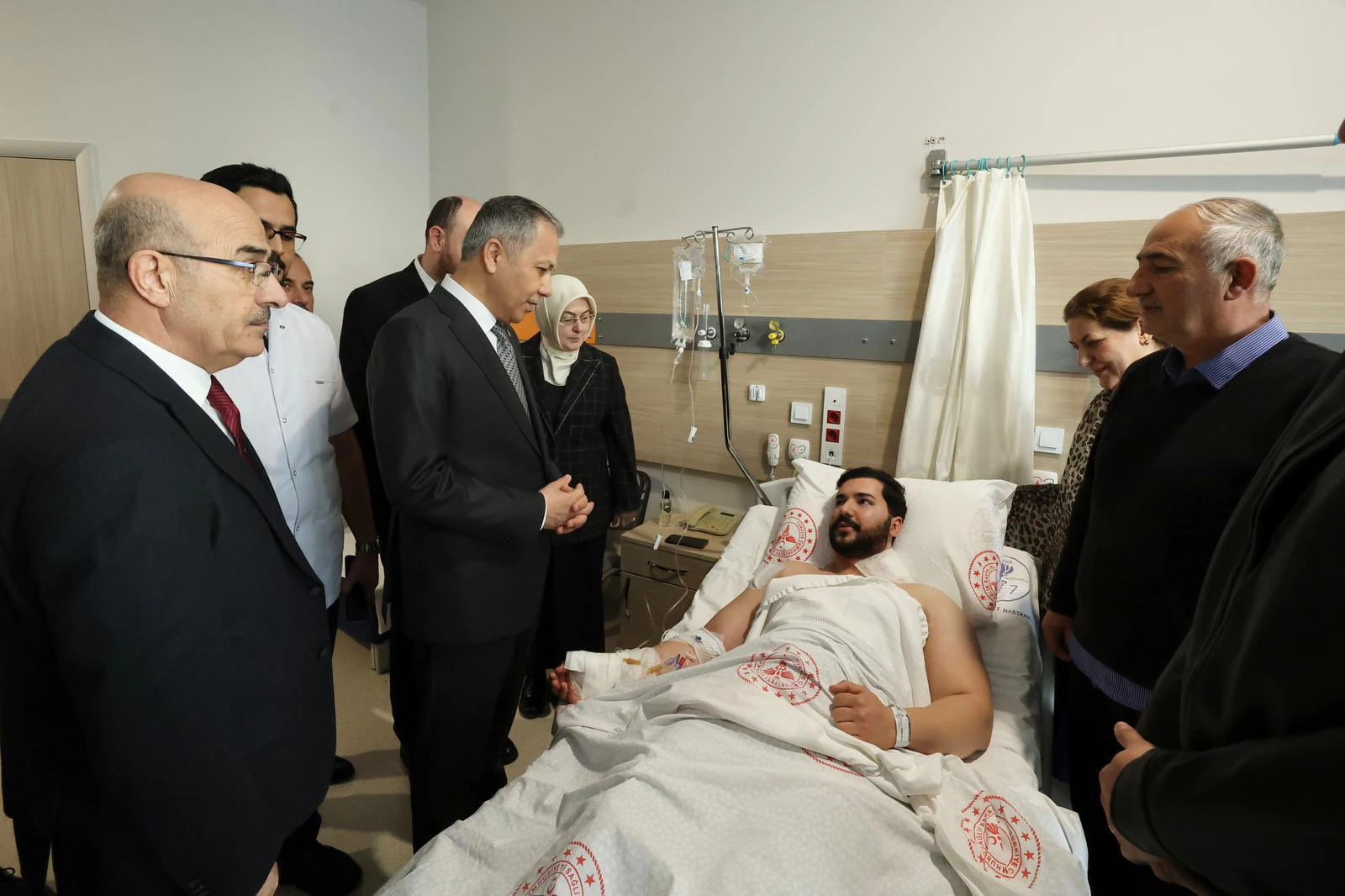 Bakan Yerlikaya Yalova’da Yaralı Polisleri Ziyaret Etti