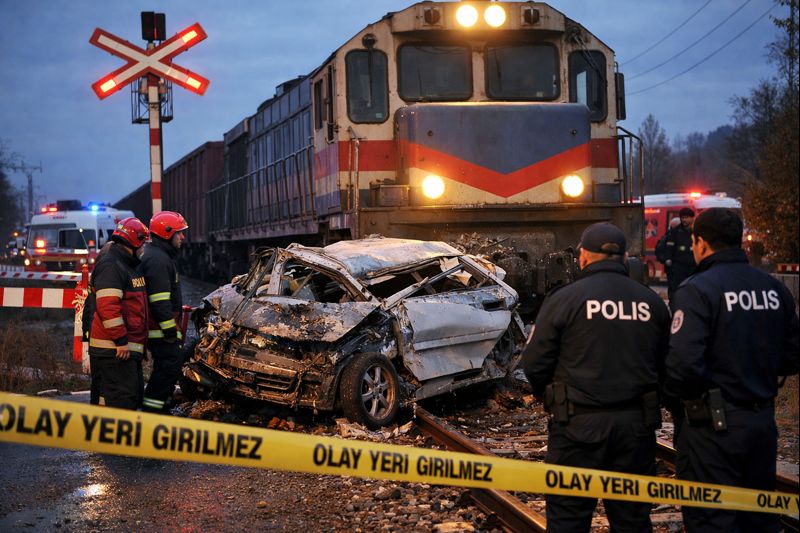 Çaycuma’da Hemzemin Geçitte Yük Treni Çarptı: 1 Kişi Hayatını Kaybetti