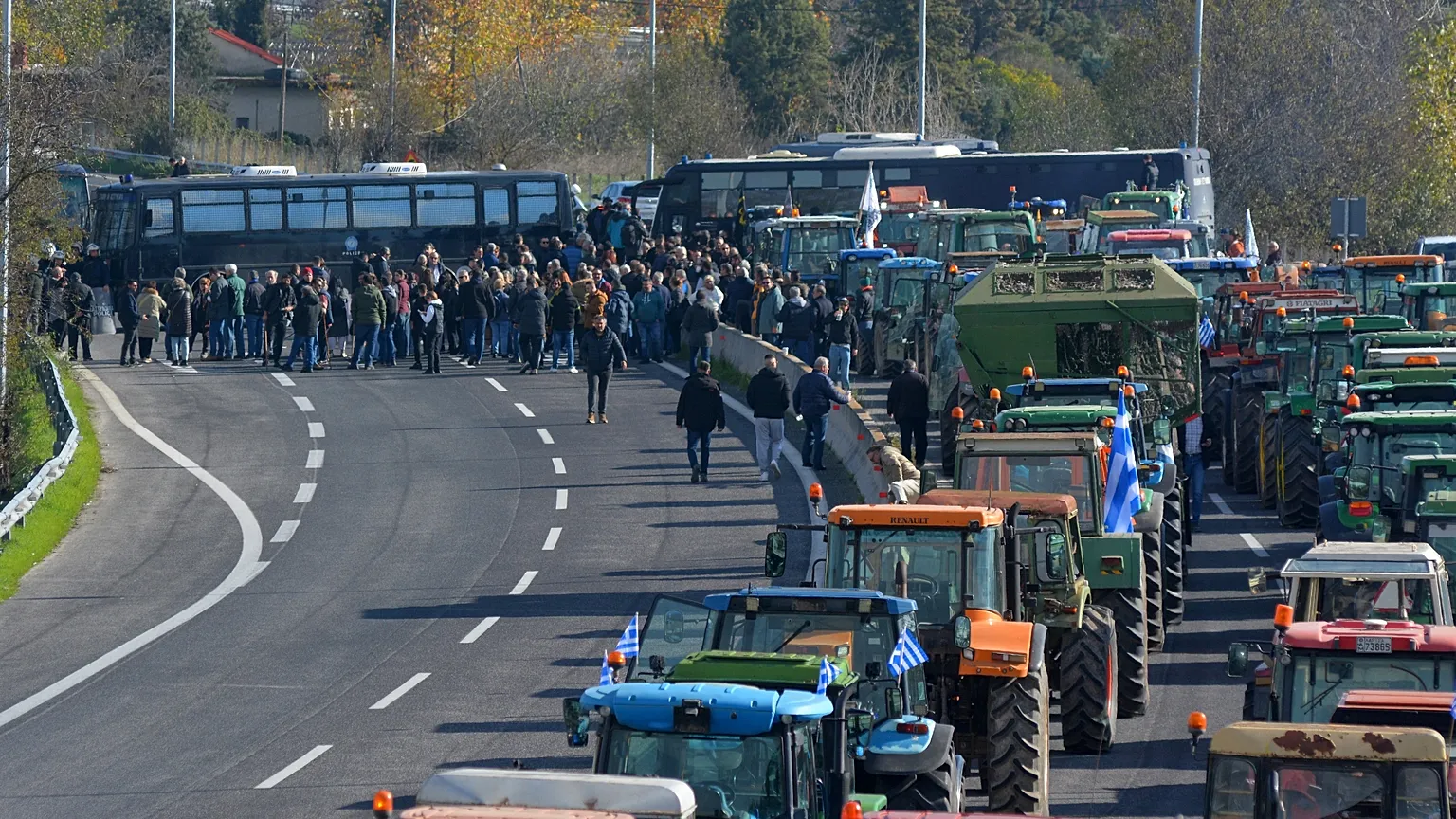 Yunanistan’da Çiftçi Protestoları Büyüyor: Yollar ve Limanlar Kapandı